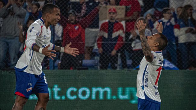 [VIDEO] Eduardo Vargas fue figura y anotó en goleada de Nacional a Cerro Largo en Uruguay