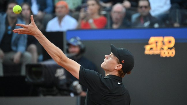 Jannik Sinner tuvo un sólido retorno en un Foro Itálico que lo ovacionó