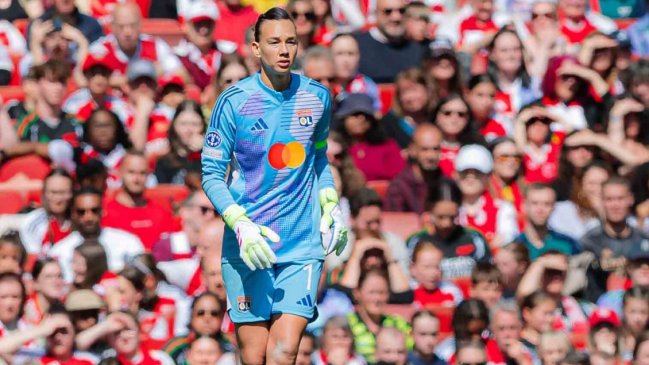 Christiane Endler fue condecorada por cuarta vez como la mejor arquera de la liga francesa