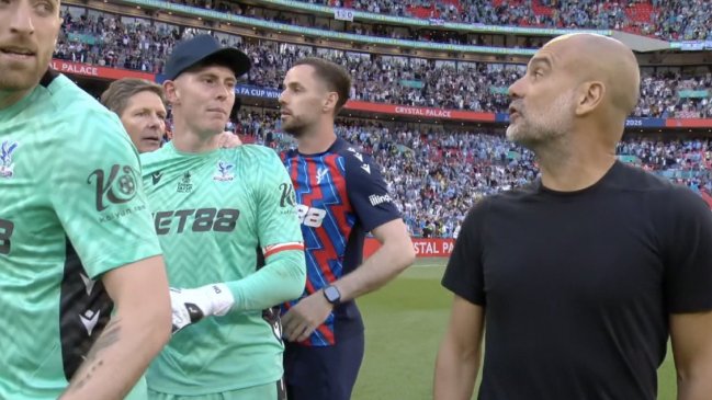 [VIDEO] Indignado: Guardiola tuvo encontrón con el portero de Crystal Palace