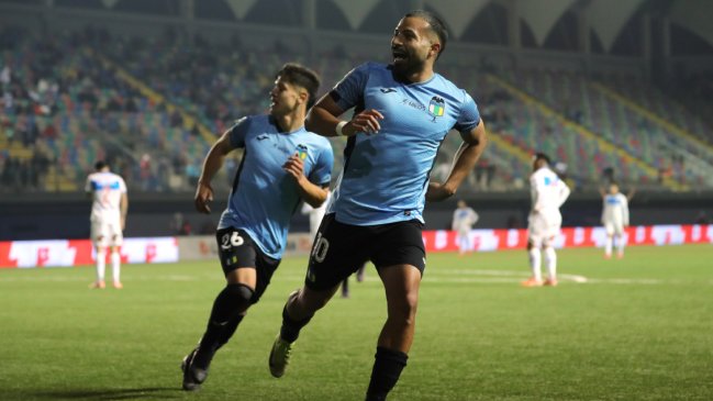 [VIDEO] Rabello firmó su doblete ante la UC con un golazo
