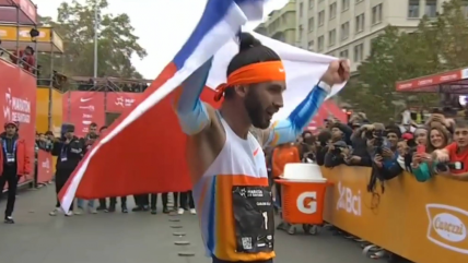   ¡Oro chileno! Carlos Díaz se alzó como flamante ganador del Maratón de Santiago 