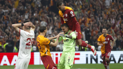   Fernando Muslera anotó gol de penal y selló el título para Galatasaray 
