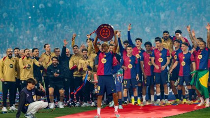   FC Barcelona alzó el trofeo de La Liga y celebró con su público 