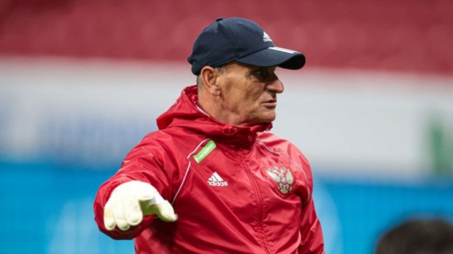 Escándalo en Rusia: Revelaron bigamia del entrenador de arqueros de la selección