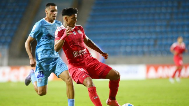 Deportes Iquique sigue en el fondo de la Liga de Primera tras perder con La Calera