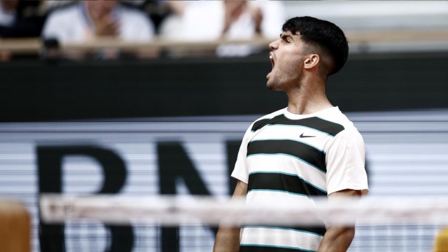 Carlos Alcaraz batió a Ben Shelton y se metió entre los ocho mejores de Roland Garros