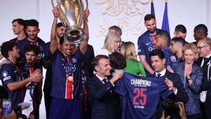   Emmanuel Macron recibió al plantel de PSG en el Palacio del Elíseo 