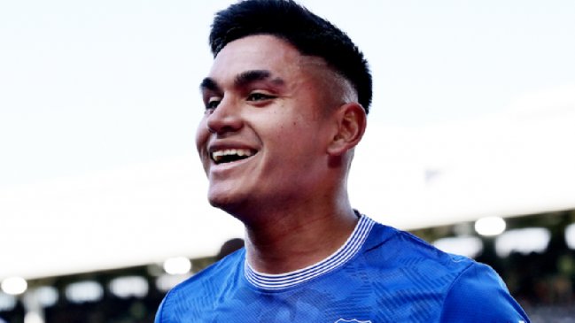 Everton activó la opción de compra del argentino Carlos Alcaraz