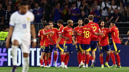   España sufrió sobre el final, pero se impuso a Francia en el MPH Arena 