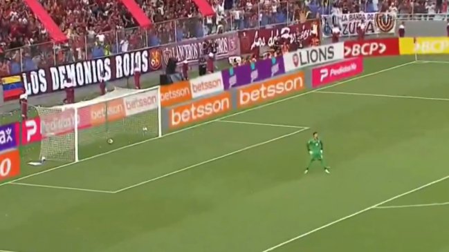 [VIDEO] Bolivia regaló el 1-0 a Venezuela con feo error de Viscarra