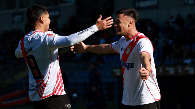 [VIDEOS] Fernández y Bustamante adelantaron a Curicó contra la U en la Copa Chile