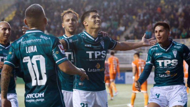 Santiago Wanderers aplastó a Cobreloa y sumó un importante triunfo en el Ascenso
