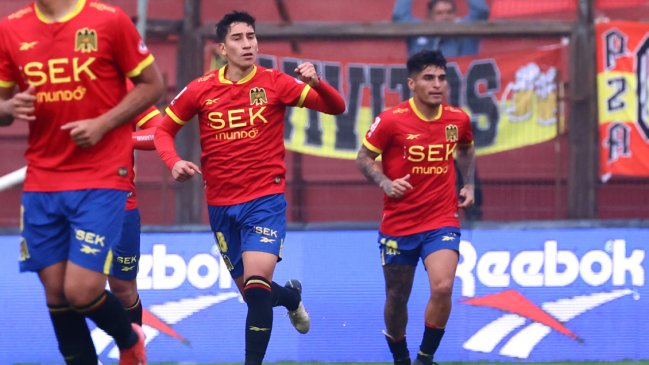 Baja para Unión Española: Felipe Espinoza fue operado por fractura nasal