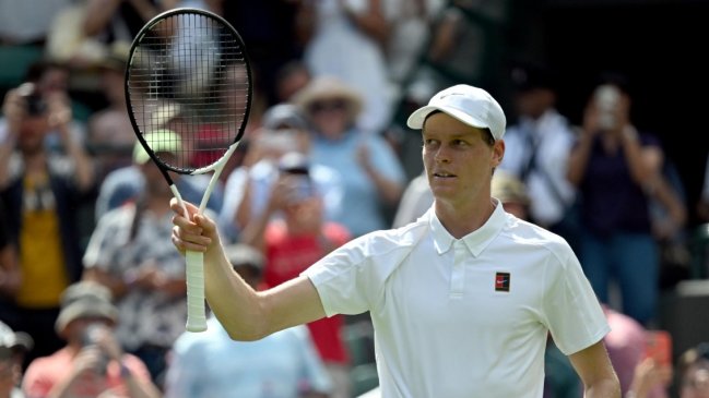 Jannik Sinner concretó un estreno aplastante en Wimbledon