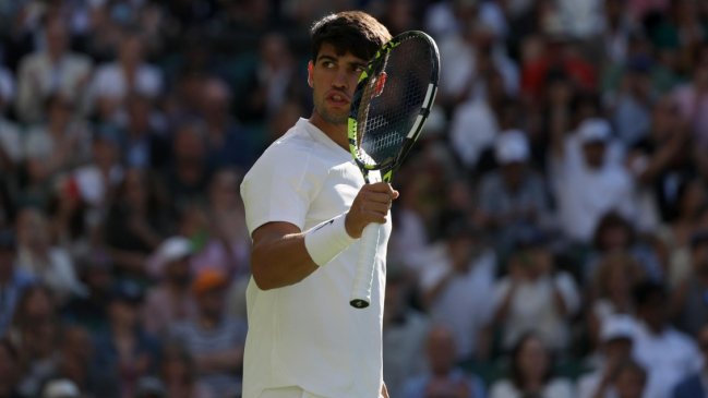 Alcaraz superó el ímpetu de Tarvet para avanzar en Wimbledon