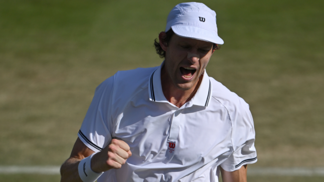 Jarry avanzó por primera vez a octavos de Wimbledon con trabajada victoria ante Fonseca