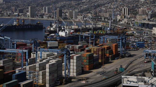 Cifra récord: Exportaciones de Chile crecieron 6,7% en bienes y 13,4% en servicios