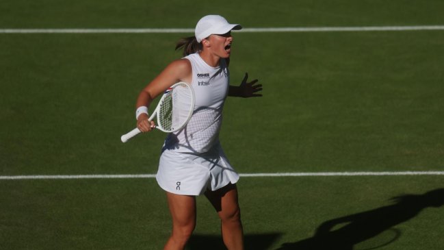 Iga Swiatek despachó a Belinda Bencic y jugará su primera final en Wimbledon