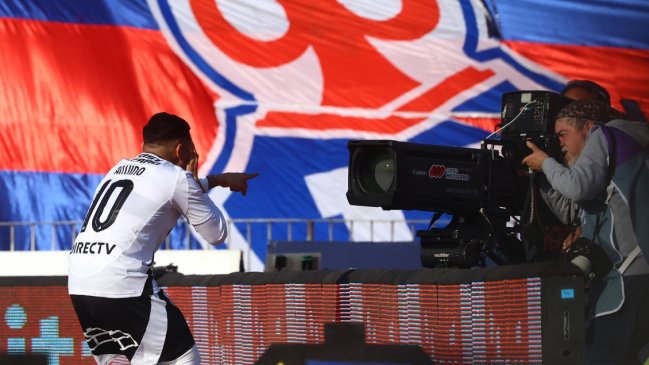[VIDEO] Claudio Aquino marcó el empate para Colo Colo en el Superclásico