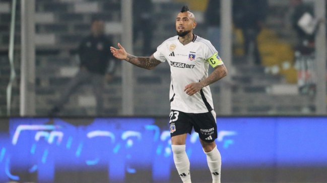 Los emojis que dejó Arturo Vidal en medio del Superclásico