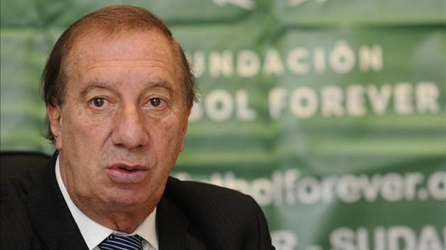 La salud del exentrenador argentino Carlos Bilardo empeora, según un cercano