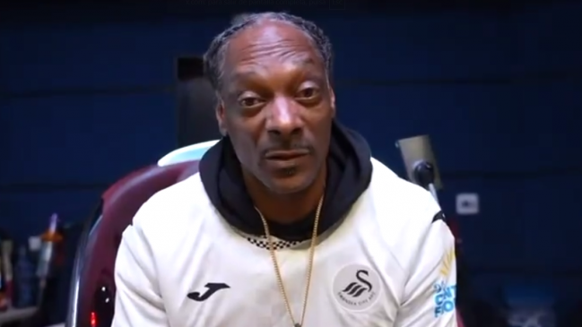 [VIDEO] Snoop Dogg presentó la nueva camiseta de Swansea para la temporada 2025-2026