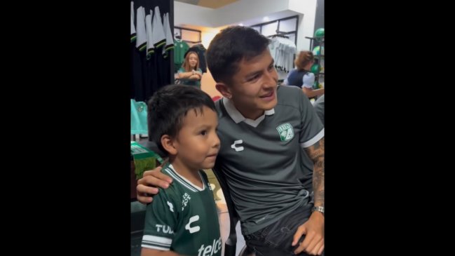 Compañero de Rodrigo Echeverría tuvo tierno gesto con pequeño hincha de León