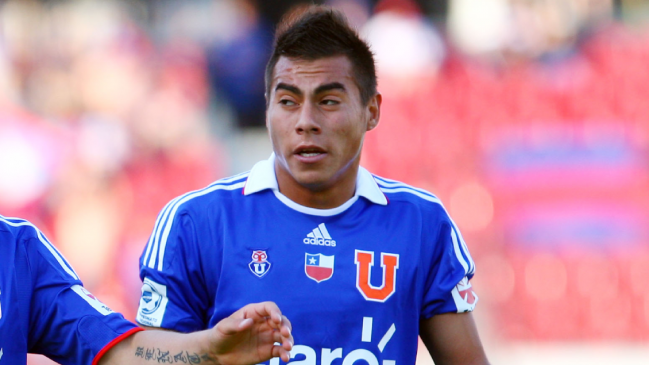 Eduardo Vargas aún no viaja a Chile para seguir negociando con la U