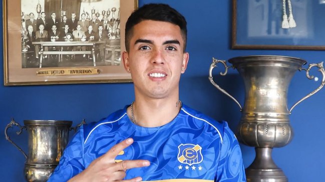 Everton anunció el fichaje del delantero Julián Alfaro