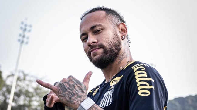 Neymar dice que abandonará Santos cuando los hinchas lo consideren perjudicial al equipo