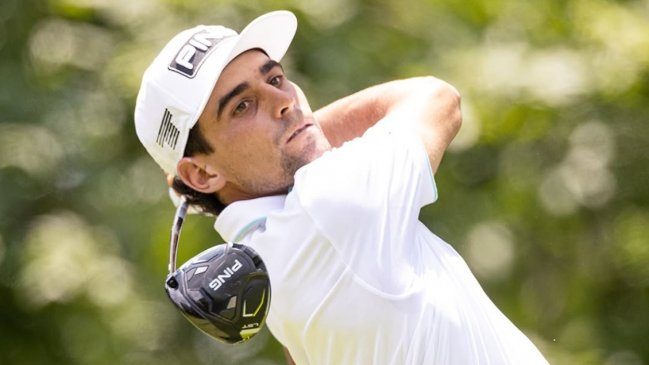 Joaquín Niemann quedó como líder tras la primera jornada del LIV de Gran Bretaña