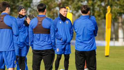   Vestido de azul: Eduardo Vargas vivió su primera sesión de entrenamientos en Audax Italiano 