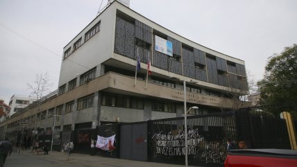   Alumnos se tomaron nuevamente el Instituto Nacional 