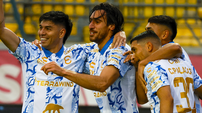 Everton superó con holgura a Huachipato y volvió a festejar en el Sausalito