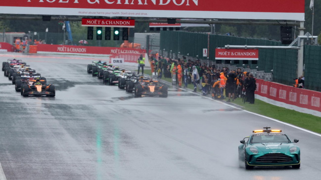 La salida del GP de Bélgica se retrasó por la lluvia en Spa-Francorchamps
