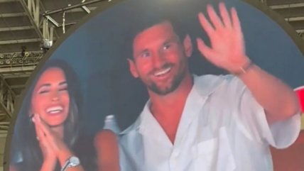   [VIDEO] Messi y Roccuzzo fueron ovacionados en la 