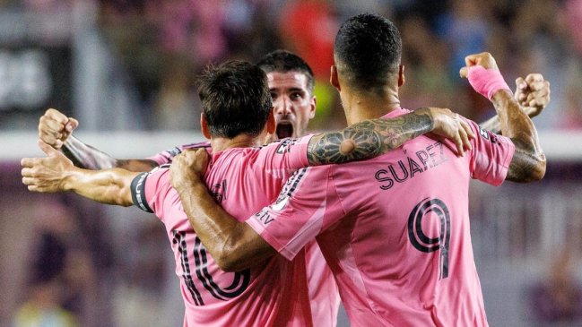 Messi pasó de la euforia a las disculpas: Le gritó gol a jugador de Atlas y le regaló la camiseta