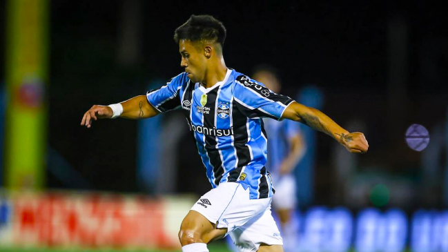 Alexander Aravena sumó minutos en derrota que complica a Gremio
