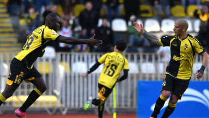   Coquimbo Unido remontó un duro partido a Limache y sigue firme en la cima de la Liga de Primera 