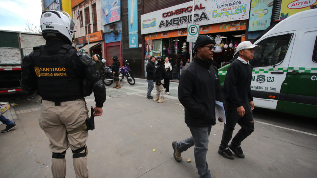 Nuevo operativo en Meiggs: Fiscalizan bodegas con presuntos productos falsificados