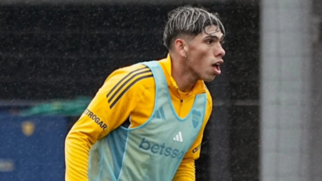 [VIDEO] Hinchas destrozaron a Carlos Palacios tras viral registro de la práctica de Boca Juniors