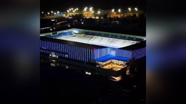 [VIDEO] Cruzados realizó espectacular prueba de luces y animación en la fachada del Claro Arena