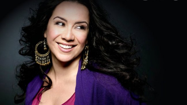 Claudia Acuña vuelve a Chile con show en una 