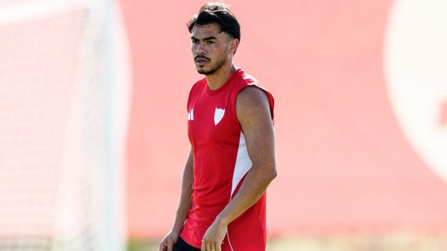 Empieza en una semana: Sevilla aún no inscribe a Gabriel Suazo para la liga española