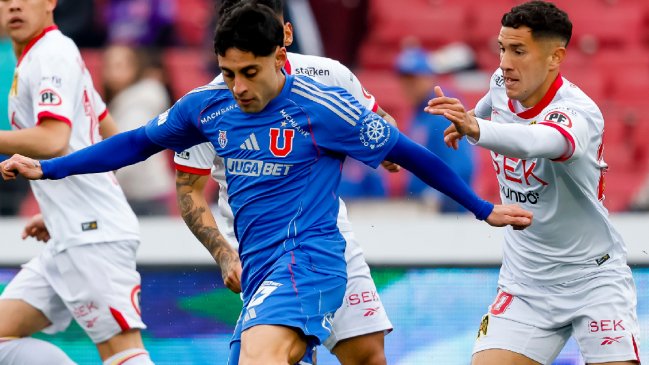 [VIDEO] Javier Altamirano clavó un preciso remate para el 1-1 de la U ante U. Española