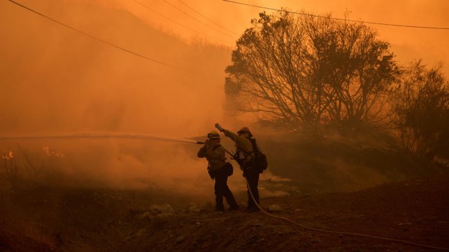 Dos grandes incendios forestales azotan California con más de 44 hectáreas afectadas