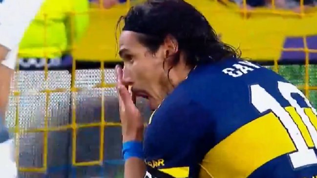 [VIDEO] Cavani erró un gol cantado y fue reemplazado bajo pifias en Boca