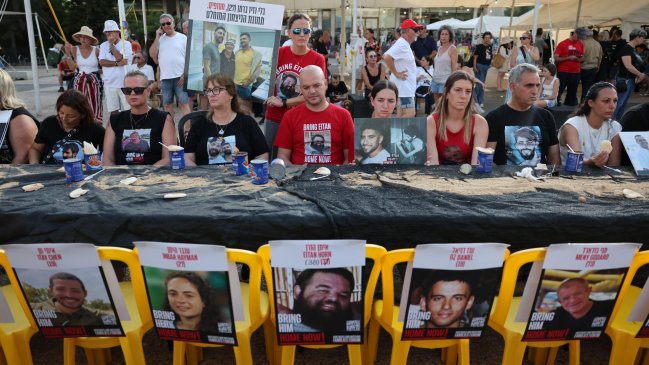 Con apoyo de la oposición: Familias de rehenes llaman a huelga general en Israel