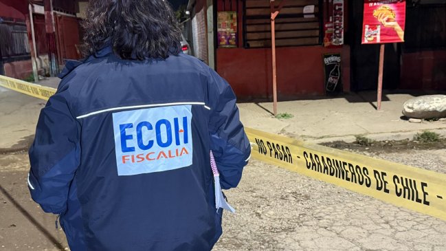 La Pintana: Dos hombres y una mujer fueron baleados frente a un almacén